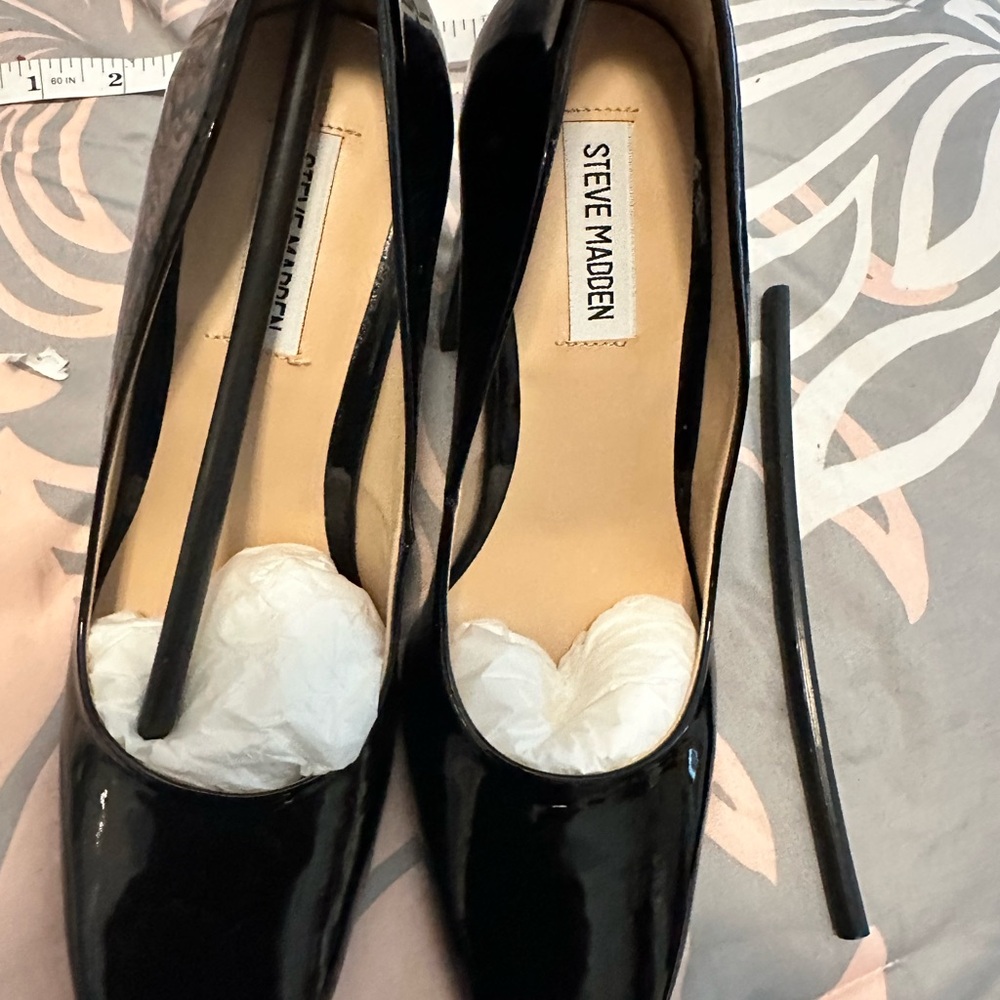 NIB Steve Madden Black patent Leather Women's Shoes size 8 1/2